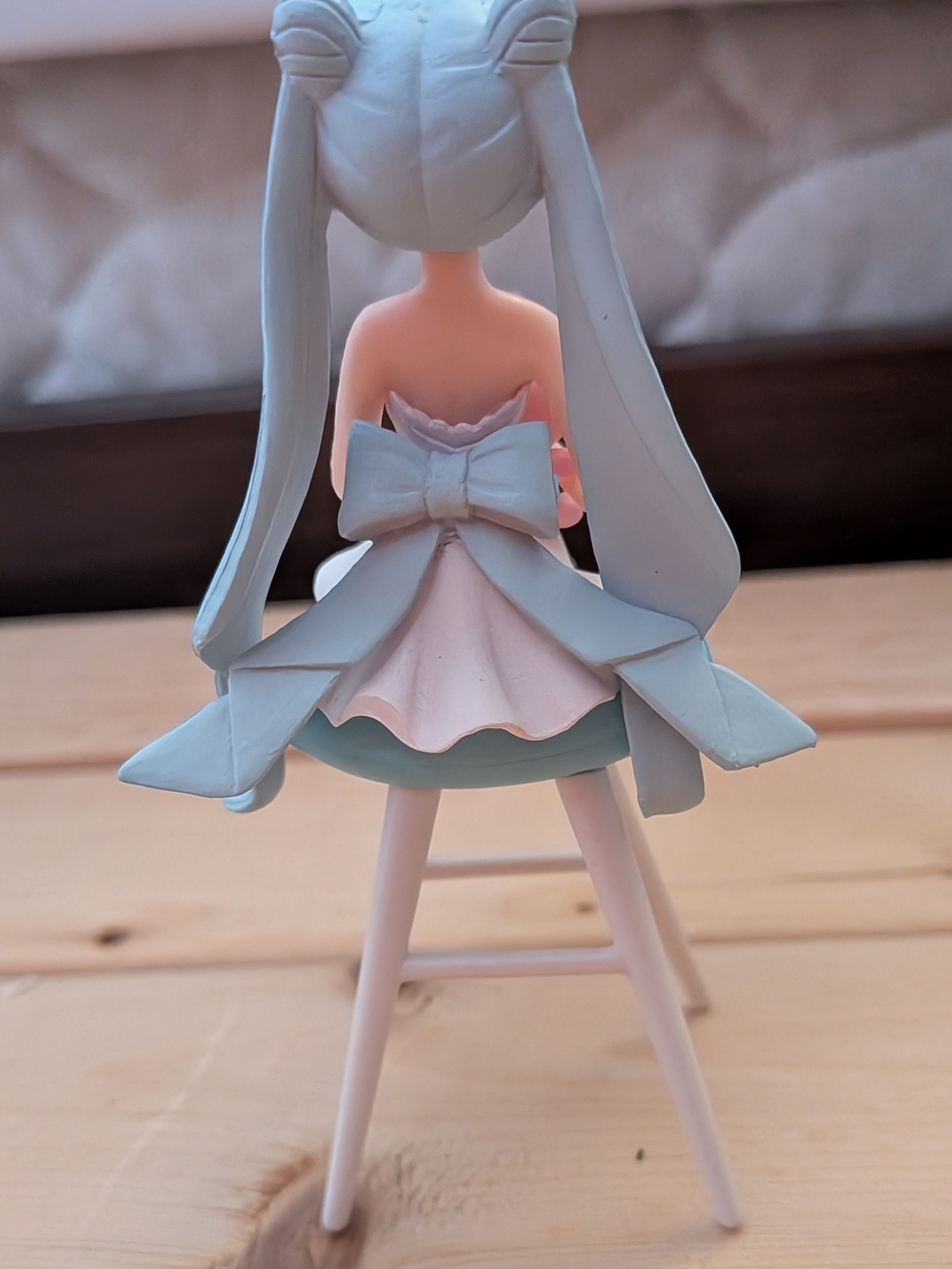 PVC Collectible Pastel Blue-Haired Hatsune Miku/Princess Serenity Set - Picture 3 of 4